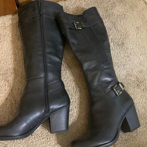 Naturalizer’s Women’s long boots ( heels)